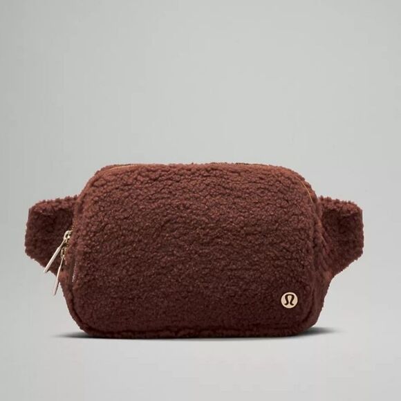 Lululemon Everyday brown sherpa belt bag. NWT - Picture 1 of 8